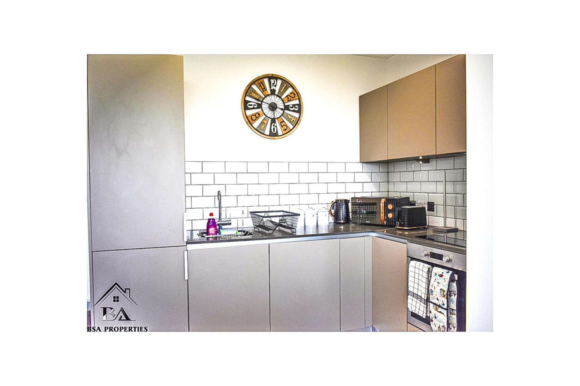 City Centre Apartment Close To Ascot & Legoland Sleep Upto 4 Guests - Parking On Request! Μπράκνελ Εξωτερικό φωτογραφία