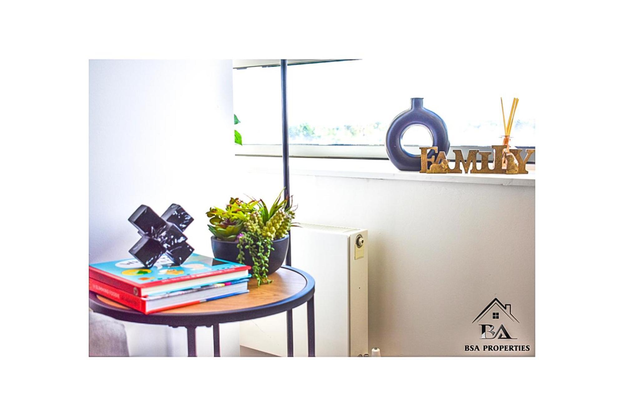 City Centre Apartment Close To Ascot & Legoland Sleep Upto 4 Guests - Parking On Request! Μπράκνελ Εξωτερικό φωτογραφία