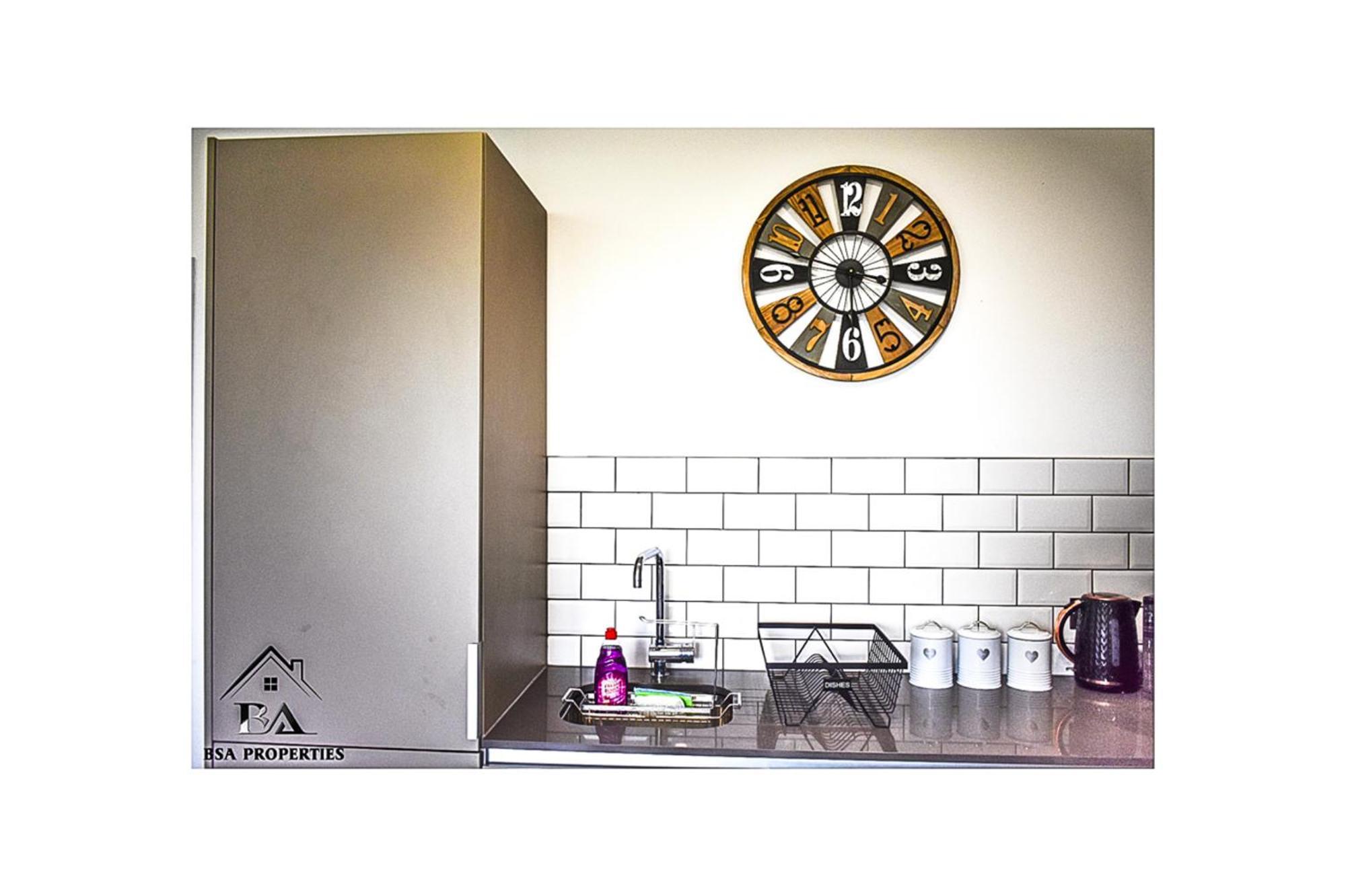 City Centre Apartment Close To Ascot & Legoland Sleep Upto 4 Guests - Parking On Request! Μπράκνελ Εξωτερικό φωτογραφία