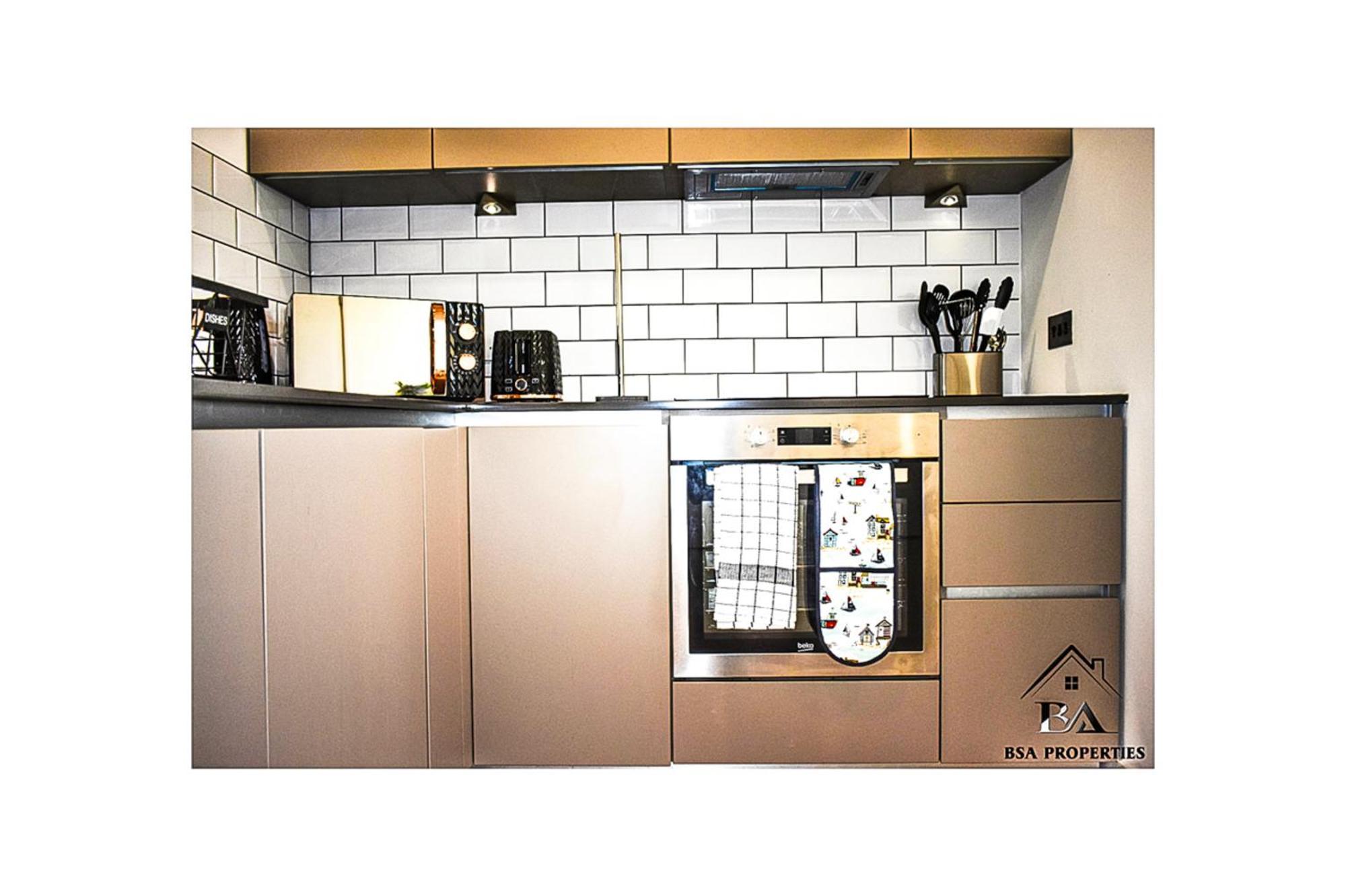 City Centre Apartment Close To Ascot & Legoland Sleep Upto 4 Guests - Parking On Request! Μπράκνελ Εξωτερικό φωτογραφία