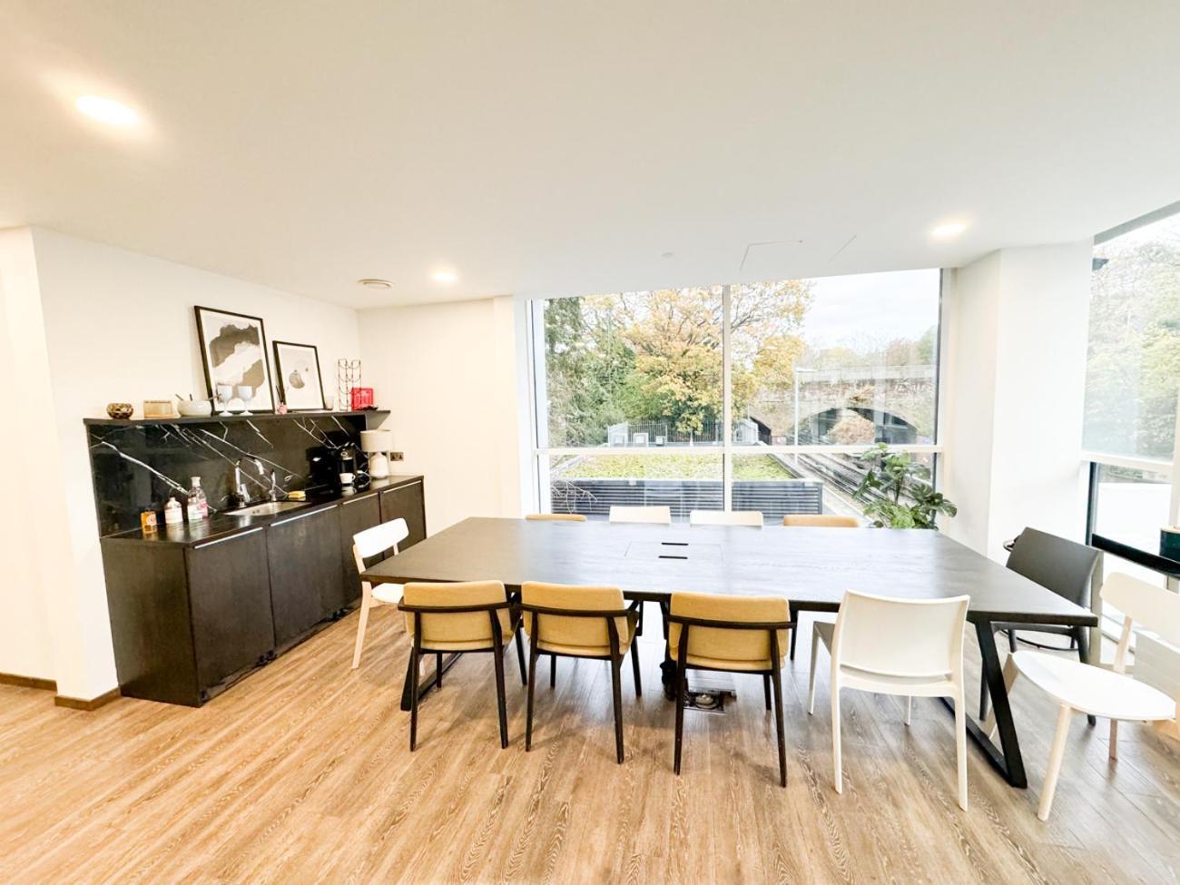 City Centre Apartment Close To Ascot & Legoland Sleep Upto 4 Guests - Parking On Request! Μπράκνελ Εξωτερικό φωτογραφία