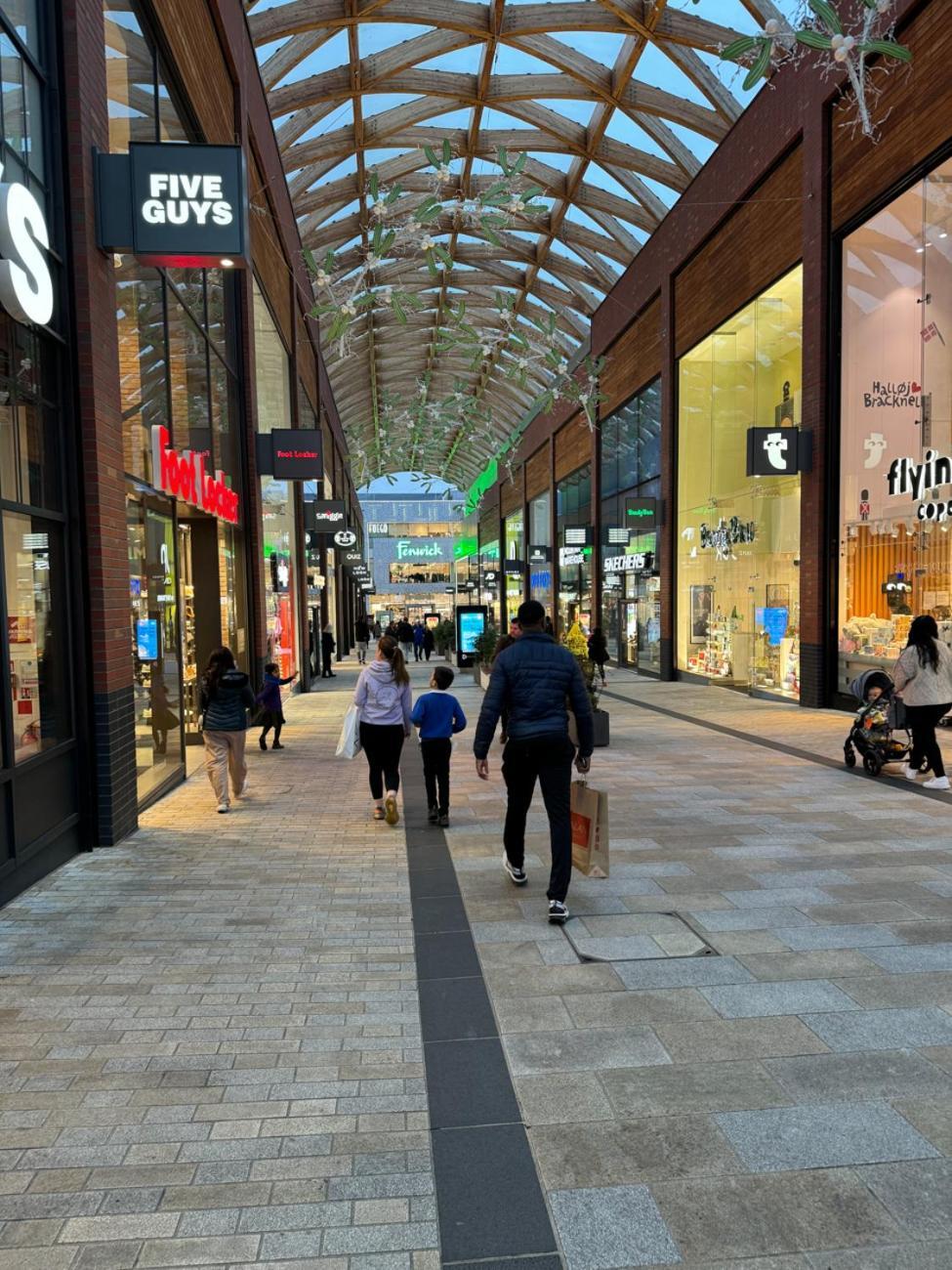 City Centre Apartment Close To Ascot & Legoland Sleep Upto 4 Guests - Parking On Request! Μπράκνελ Εξωτερικό φωτογραφία